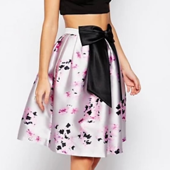 ASOS Full Skirt In Floral Print with Black Bow. - Picture 4 of 4